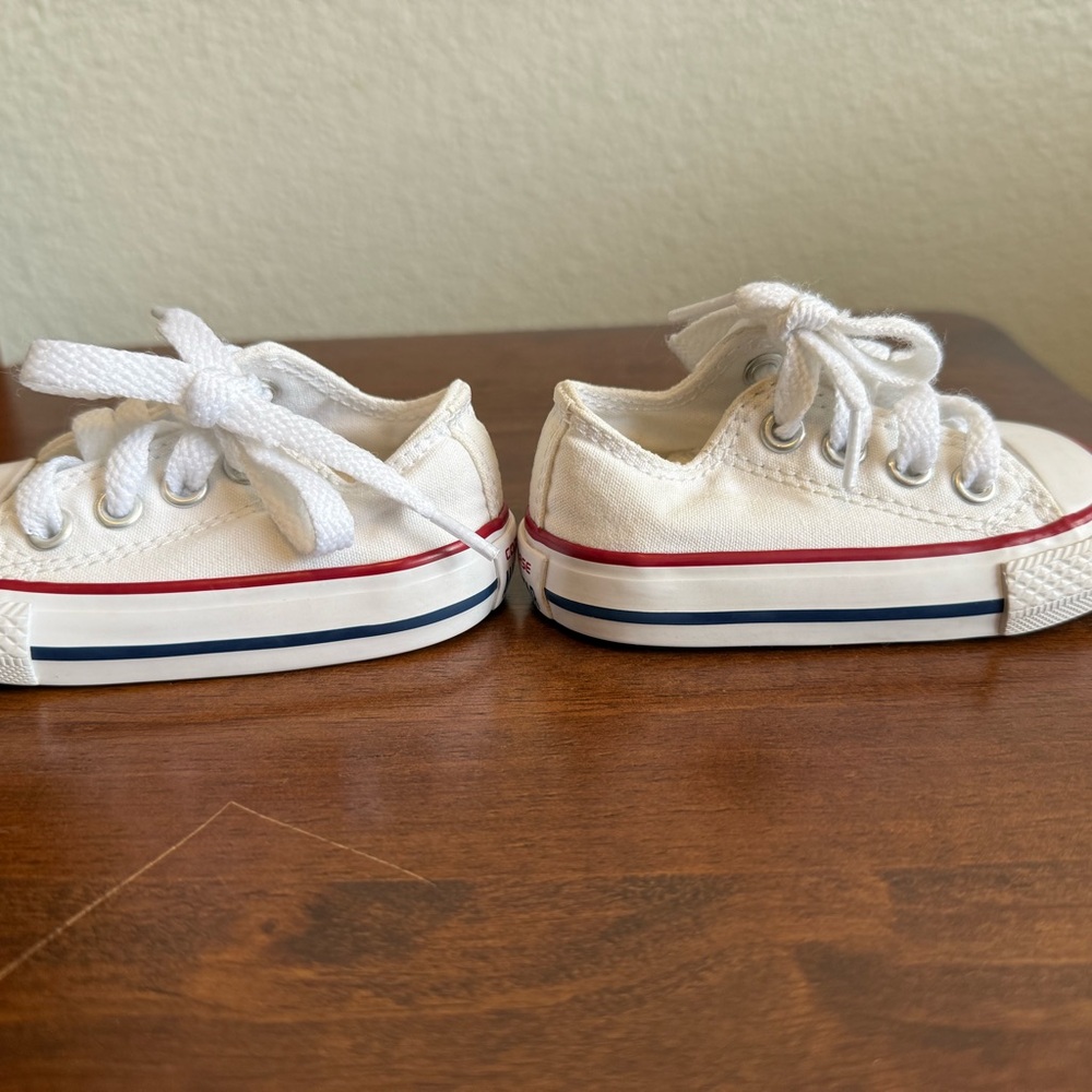 Bundle of Converse Kids Low-Top Sneakers in Red and White - Picture 6 of 15